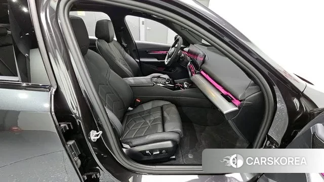 BMW 5 Series (G60) 2025 Серый из Кореи, фото 3