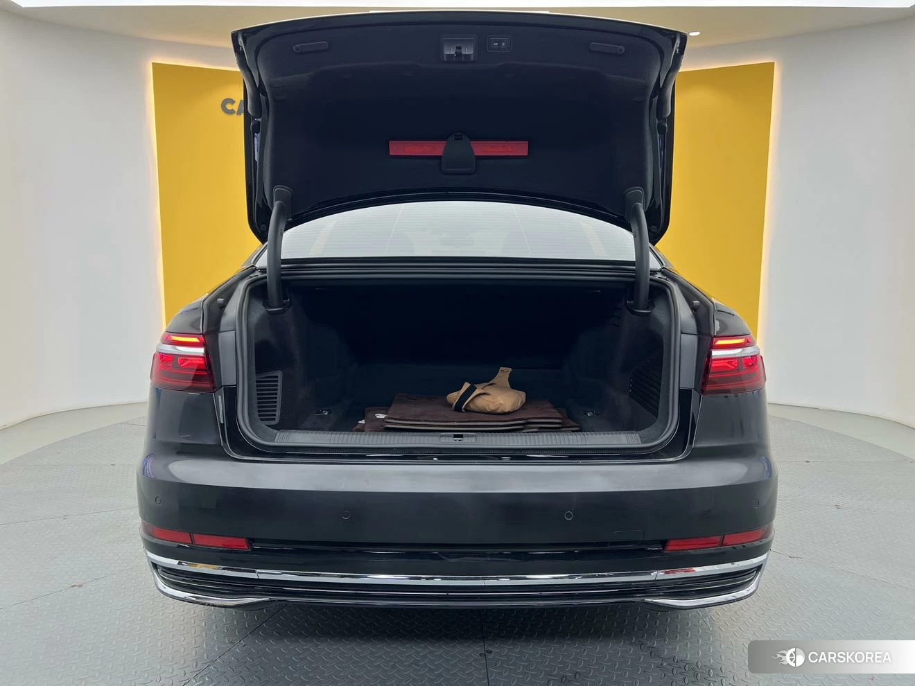 Audi A8 2022 Черный из Китая, фото 3