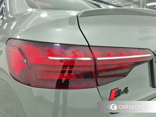 Audi S4 2024 Темно-серый из Китая, фото 3