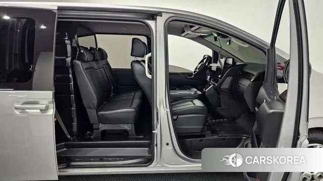 Hyundai Staria 2023 Серебряный из Кореи, фото 3