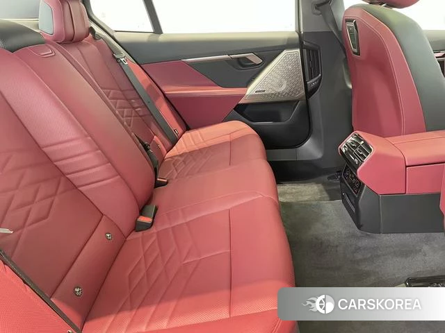 BMW 5 series 2025 Белый из Китая, фото 3