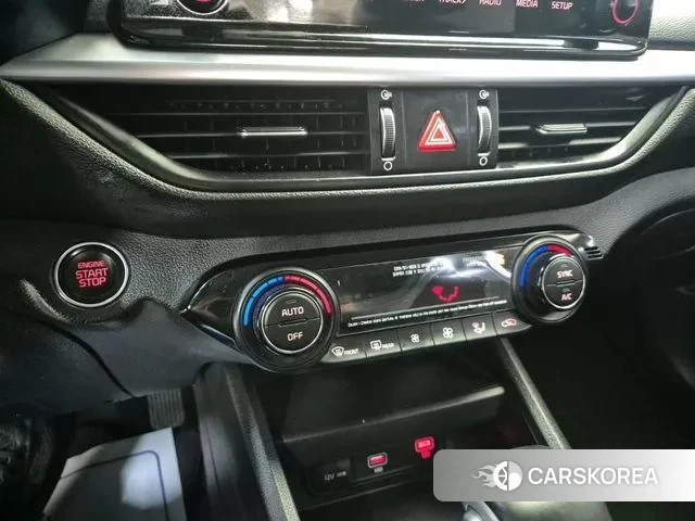 Kia The New K3 2nd generation 2022 Серый из Кореи, фото 3