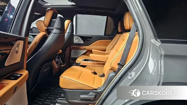 Lincoln Aviator 2nd generation 2023 Серебристо-серый из Кореи, фото 3