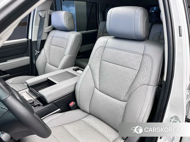 Toyota Sequoia 2023 Белый из Китая, фото 3