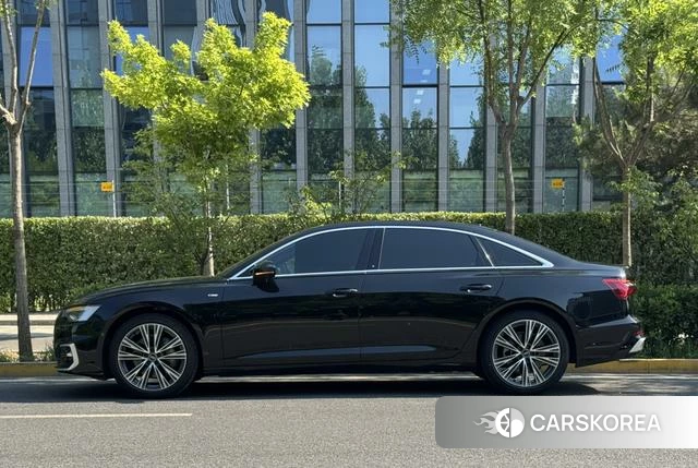 Audi A6L 2023 Черный из Китая, фото 3