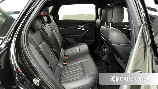 Audi e-Tron 2022 Черный из Кореи, фото 3