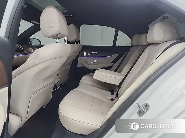 Mercedes-Benz E-Class W213 2023 Белый из Кореи, фото 3