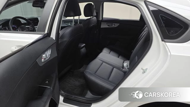Kia The New K3 2nd generation 2023 Белый из Кореи, фото 3