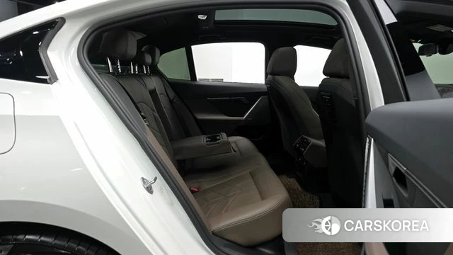 BMW 5 Series (G60) 2024 Белый из Кореи, фото 3