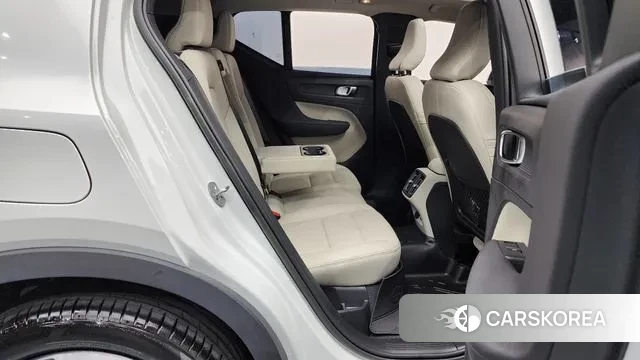 Volvo XC40 2023 Белый из Кореи, фото 3