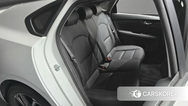 Kia The New K3 2nd generation 2023 Белый из Кореи, фото 3