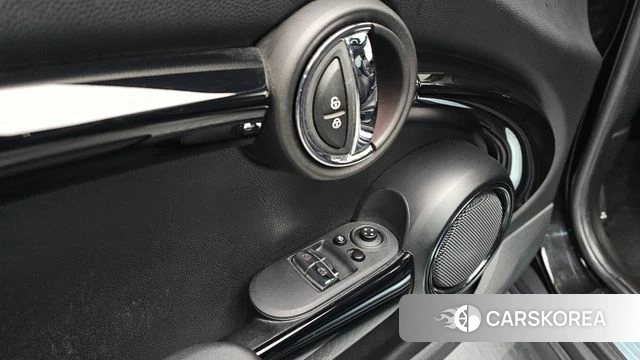 Mini Cooper 2019 Черный из Кореи, фото 3