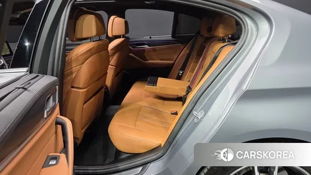 BMW 5 Series (G30) 2023 Серебристо-серый из Кореи, фото 3