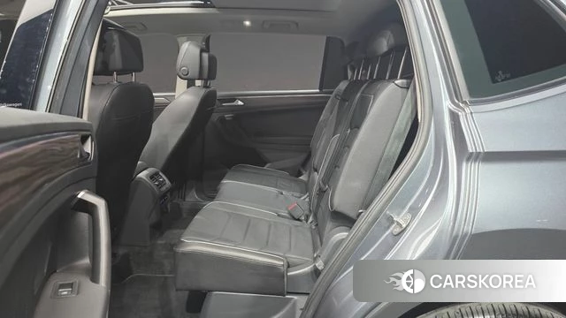 Volkswagen Tiguan Allspace 2024 Серый из Кореи, фото 3