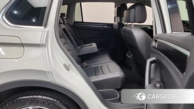 Volkswagen Tiguan second Generation 2023 Белый из Кореи, фото 3