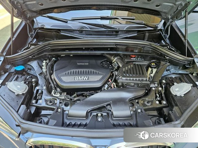 BMW X1 (F48) 2021 Светло-серебряный цвет из Кореи, фото 3