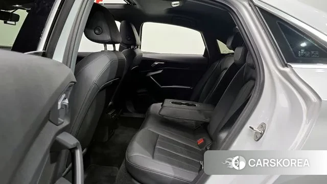 Audi A3 (8Y) 2022 Белый из Кореи, фото 3