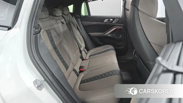 BMW X6M (G06) 2023 Белый из Кореи, фото 3