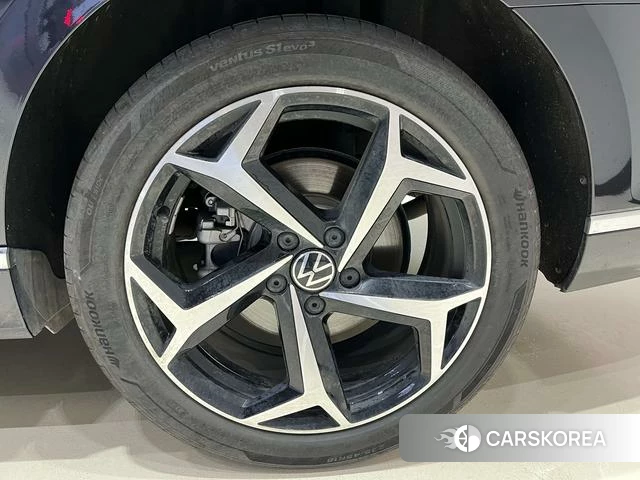 Volkswagen Magotan 2023 Черный из Китая, фото 3