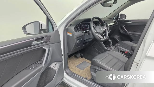 Volkswagen Tiguan second Generation 2022 Белый из Кореи, фото 3