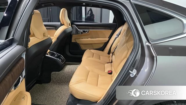 Volvo S90 2023 Коричневый из Кореи, фото 3