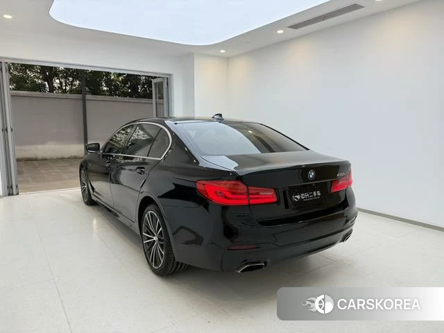 BMW 5 series 2020 Черный из Китая, фото 3