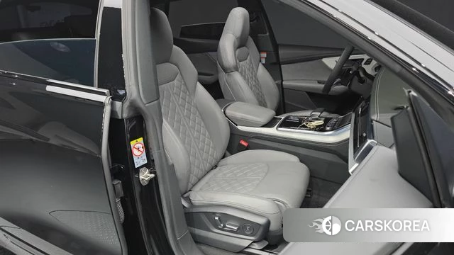 Audi Q8 (4M) 2023 Черный из Кореи, фото 3