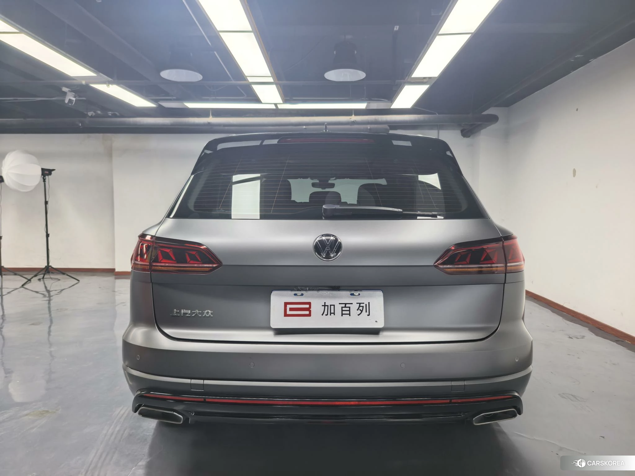 Volkswagen Touareg 2021 Серебристо-серый из Китая, фото 3