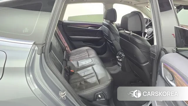 BMW 6 Series GT (G32) 2023 Серебристо-серый из Кореи, фото 3