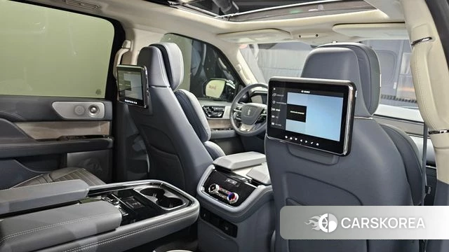 Lincoln Navigator 4th generation 2019 Светло-серебряный цвет из Кореи, фото 3