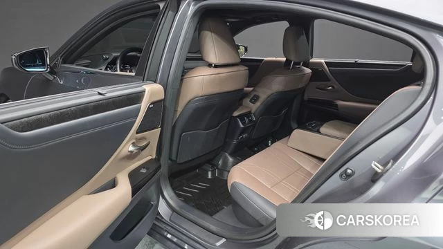 Lexus ES300h 7th generation 2024 Серый из Кореи, фото 3
