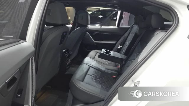 BMW 5 Series (G60) 2023 Белый из Кореи, фото 3