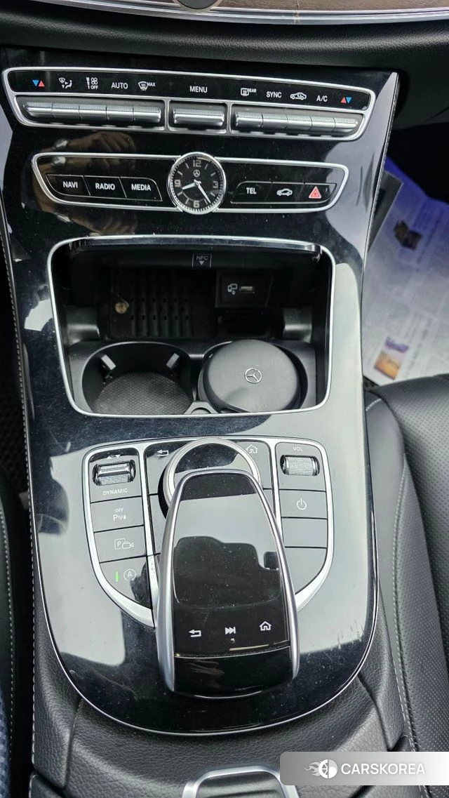Mercedes-Benz E-Class W213 2018 Серебряный из Кореи, фото 3