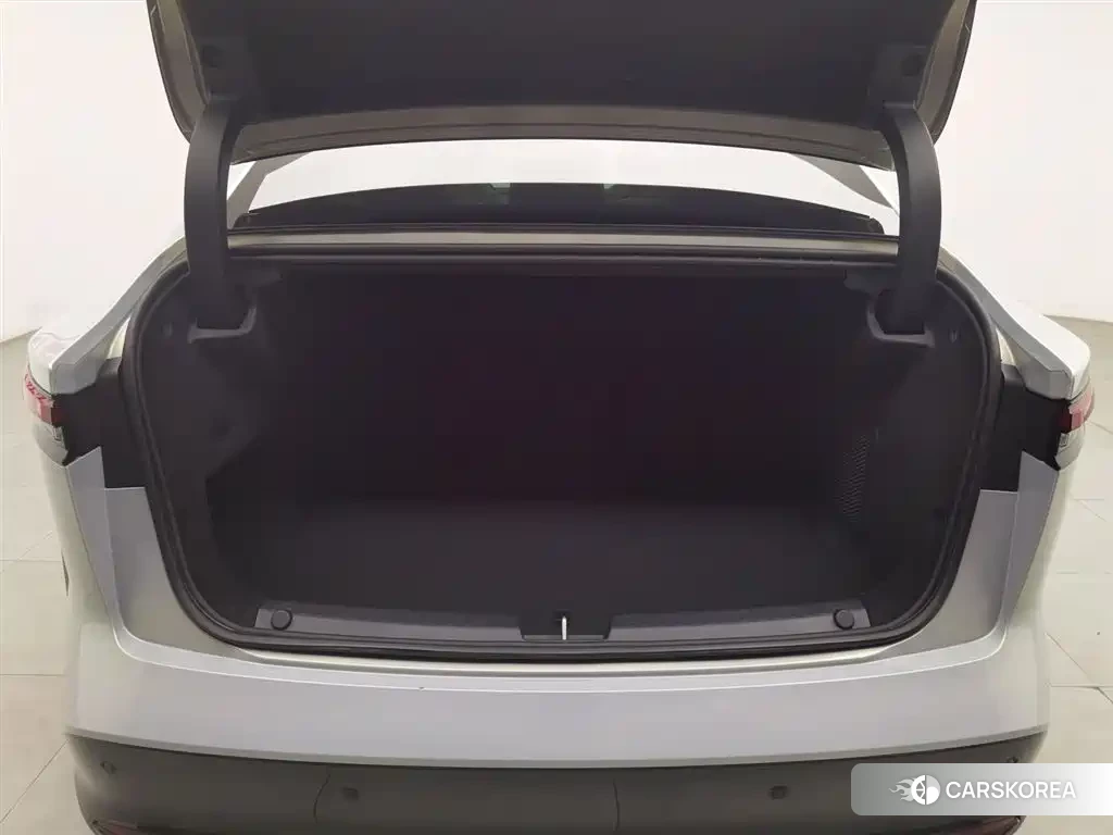 Toyota Platinum Wisdom 7 2026 Silver/gray из Китая, фото 3