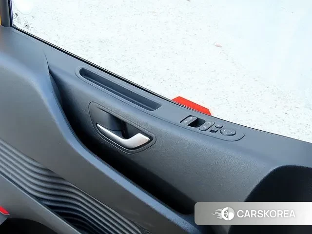 Hyundai Staria 2023 Желтый из Кореи, фото 3