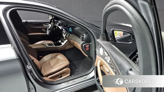 Mercedes-Benz E-Class W213 2022 Серый из Кореи, фото 3