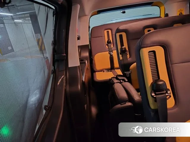 Hyundai Staria 2023 Желтый из Кореи, фото 3