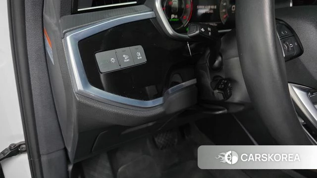 Audi Q3 (F3) 2022 Белый из Кореи, фото 3
