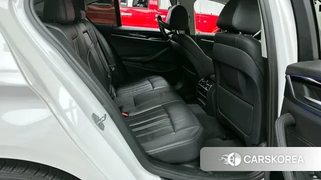 BMW 5 Series (G30) 2019 Белый из Кореи, фото 3