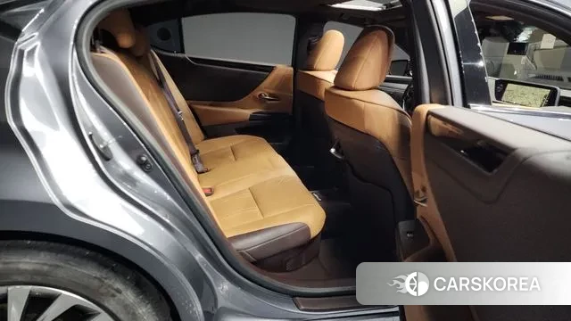 Lexus ES300h 7th generation 2021 Серый из Кореи, фото 3