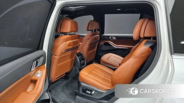 BMW X7 (G07) 2023 Белый из Кореи, фото 3