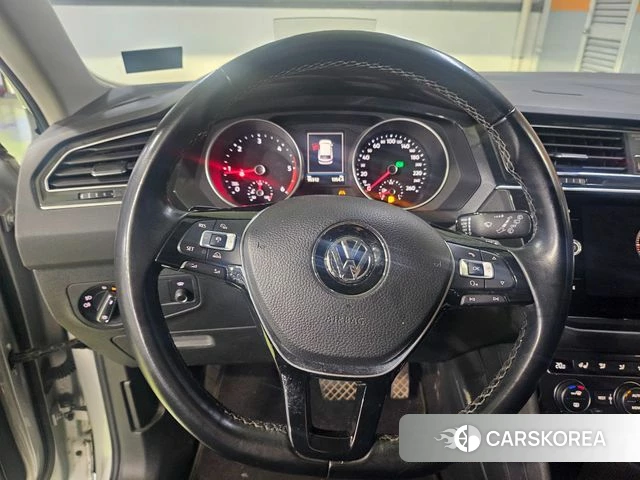 Volkswagen Tiguan second Generation 2018 Серебристо-серый из Кореи, фото 3
