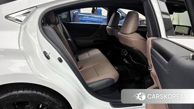 Lexus ES300h 7th generation 2024 Белый из Кореи, фото 3