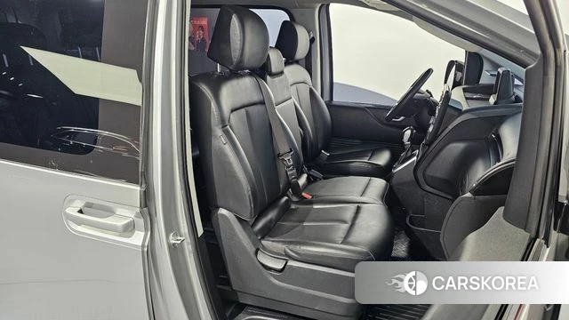Hyundai Staria 2023 Серебряный из Кореи, фото 3