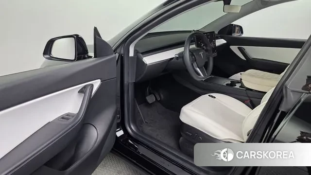 Tesla Model Y 2021 Черный из Кореи, фото 3