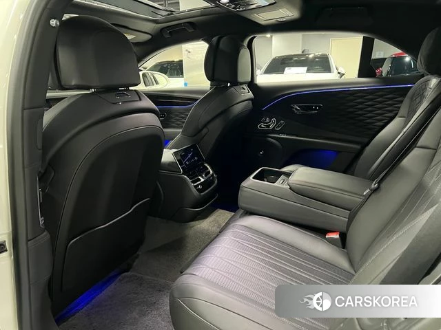 Bentley Flying Spur 3rd Generation 2021 Белый из Кореи, фото 3