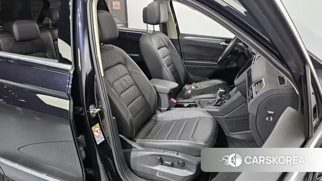 Volkswagen Tiguan second Generation 2023 Черный из Кореи, фото 3