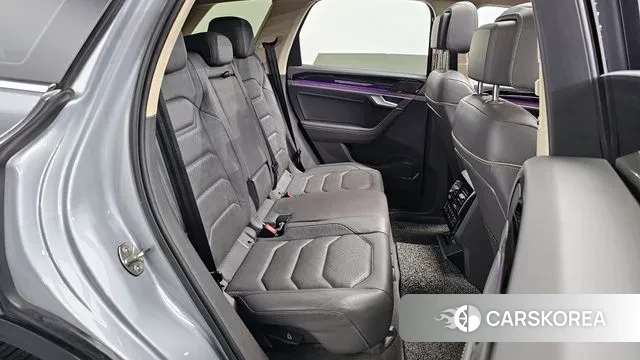 Volkswagen Touareg 3rd generation 2020 Серебряный из Кореи, фото 3