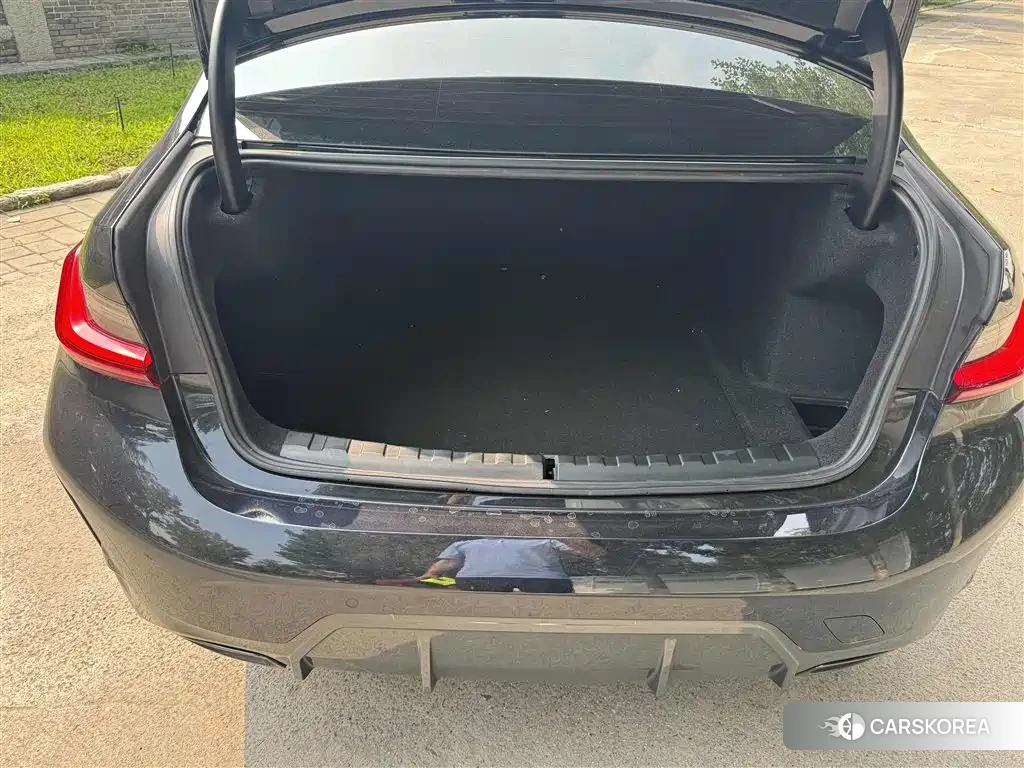 BMW 3 series 2023 Черный из Китая, фото 3
