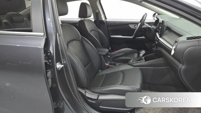 Kia The New K3 2nd generation 2022 Серый из Кореи, фото 3